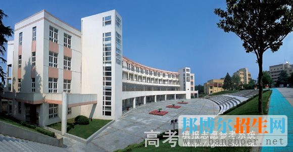 南京財經(jīng)大學(xué)紅山學(xué)院校園一角2021