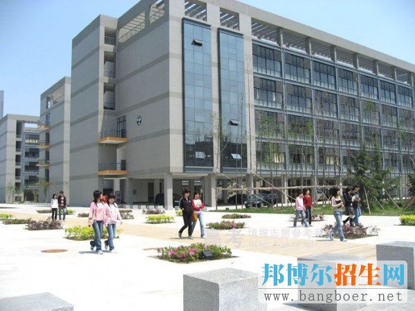 南京理工大學(xué)泰州科技學(xué)院校園一角1698