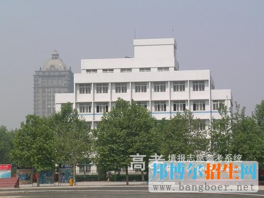 河北醫(yī)科大學(xué)臨床學(xué)院校園一角2443