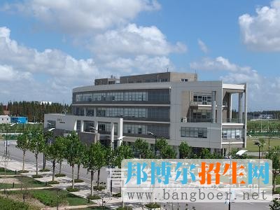 上海中醫(yī)藥大學中藥學院校園一角836