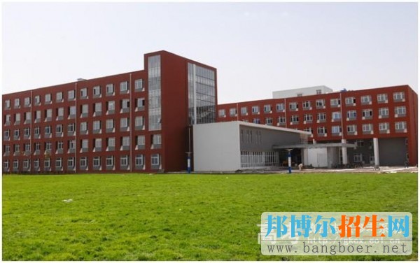 沈陽工業(yè)大學(xué)工程學(xué)院校園一角4343