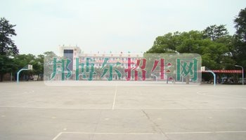 瀘縣建筑職業(yè)中專學校2016年報名條件、招生對象