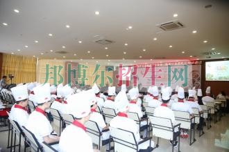 高中畢業(yè)學廚師好嗎