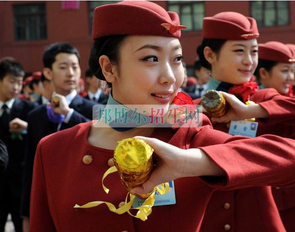 成都空中乘務讀幾年