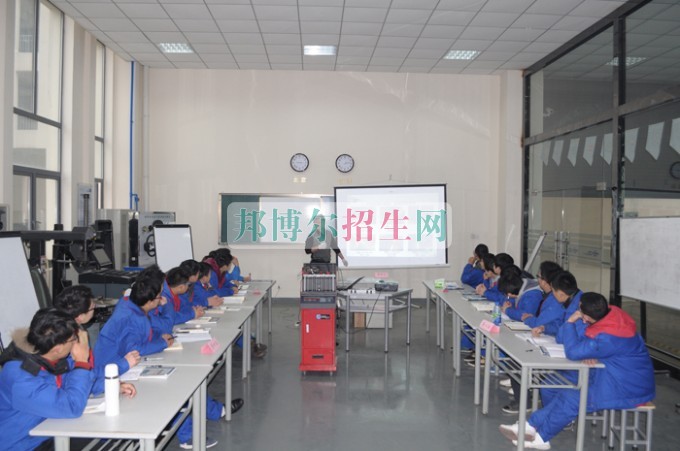 成都女生讀汽車整形技術(shù)怎么樣