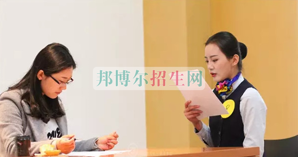 成都航空旅游職業(yè)學(xué)校開啟新學(xué)期首場招聘，場面火爆美女如云