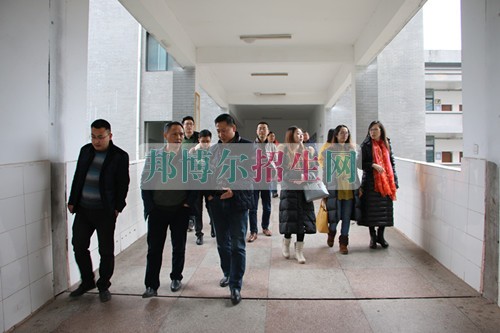 樂山市第一職業(yè)高級(jí)中學(xué)到南江縣小河職業(yè)中學(xué)考察交流