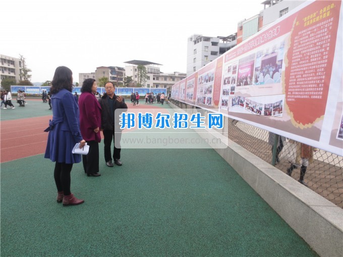 南充師范學?；ㄩ_滿堂盛世春——南充師范歡慶“三八”節(jié)