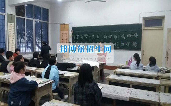 四川省江安縣職業(yè)技術(shù)學校周末大課堂，留守學生溫馨家園