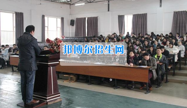 眉山科學(xué)技術(shù)學(xué)校召開領(lǐng)導(dǎo)干部民主測評大會