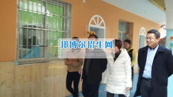 南充師范學(xué)校蔡禮儒校長赴高坪、嘉陵參加實(shí)習(xí)就業(yè)基地掛牌并看望實(shí)習(xí)生