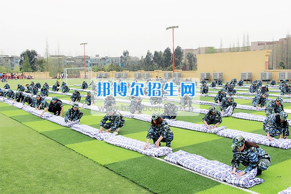 四川五月花汽修學院軍訓一場壯觀的“豆腐”盛宴