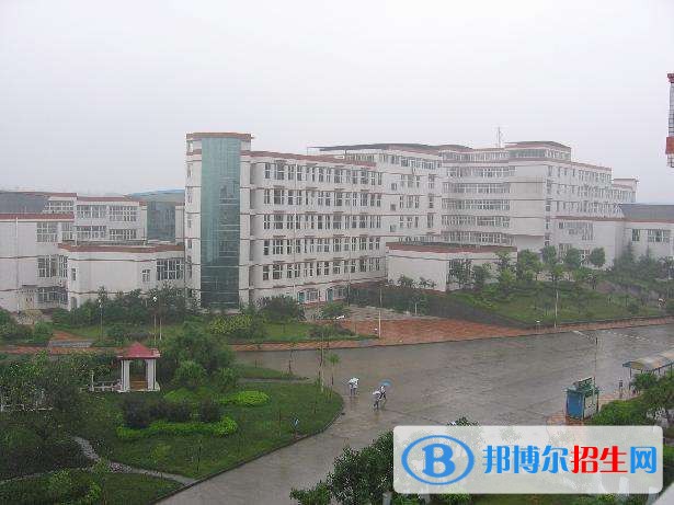 瀘州醫(yī)學院衛(wèi)生學校有哪些專業(yè)