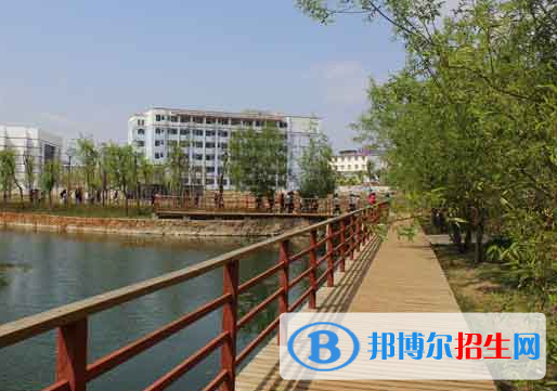 麗江市技工學(xué)校