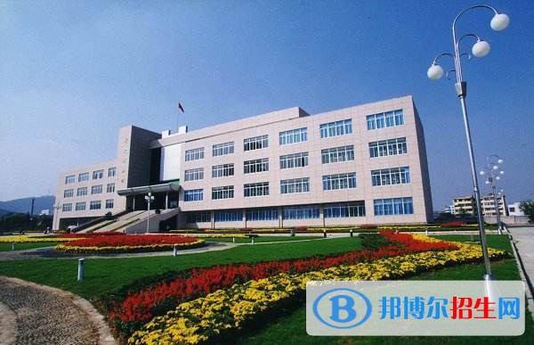 四川現(xiàn)代科技職業(yè)學(xué)校2018年報(bào)名條件、招生對(duì)象