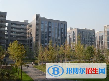 成都武侯高新職業(yè)技術(shù)學(xué)校2018年報(bào)名條件、招生對象