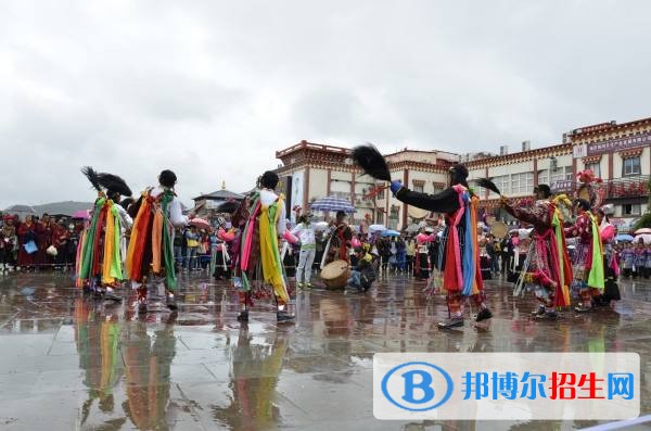 迪慶州民族中等專業(yè)學(xué)校2018年報(bào)名條件、招生對象