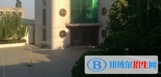 石家莊建材技工學(xué)校2018年報(bào)名條件、招生對(duì)象