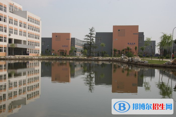 山東輕工工程學(xué)校2018年報(bào)名條件、招生對(duì)象