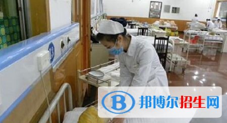 四川人民醫(yī)院護(hù)士學(xué)校五年制大專收費(fèi)標(biāo)準(zhǔn)