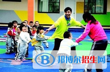 成都幼師學(xué)前教育與男幼師更加重要