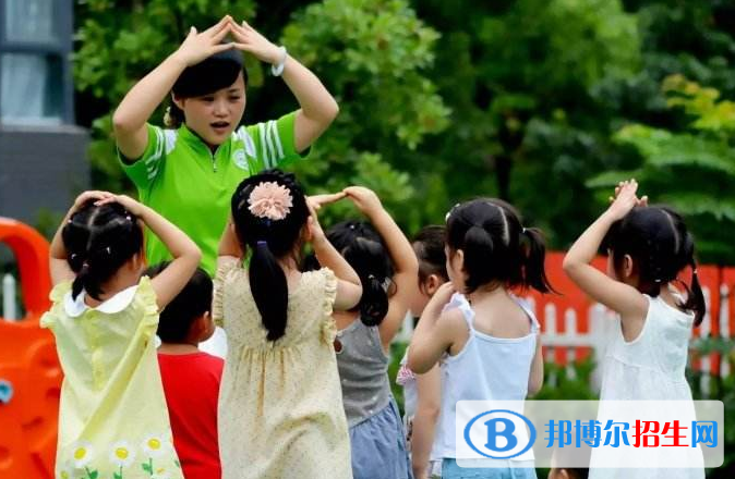 女生上幼師學校學什么專業(yè)好