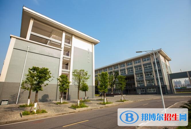 重慶城市建設(shè)技工學(xué)校2020年招生辦聯(lián)系電話