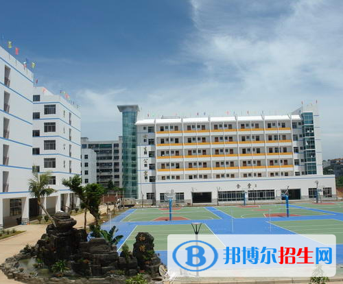 重慶萬州三峽服裝藝術(shù)學校怎么樣、好不好