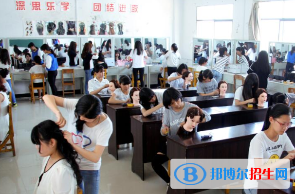 贛州服裝職業(yè)技術學校網(wǎng)站網(wǎng)址