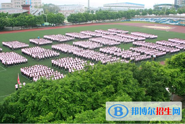 重慶2022年初中生女生讀什么汽修學校好