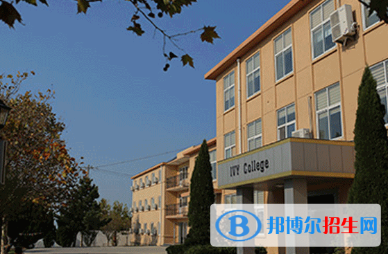 威海常春藤國際學(xué)校初中部2020年學(xué)費、收費多少