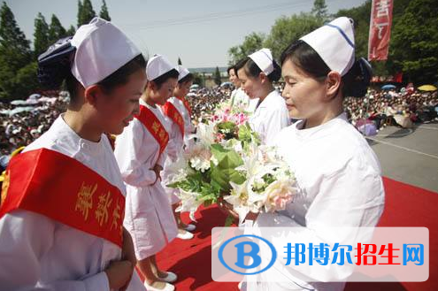 襄陽(yáng)護(hù)士學(xué)校4