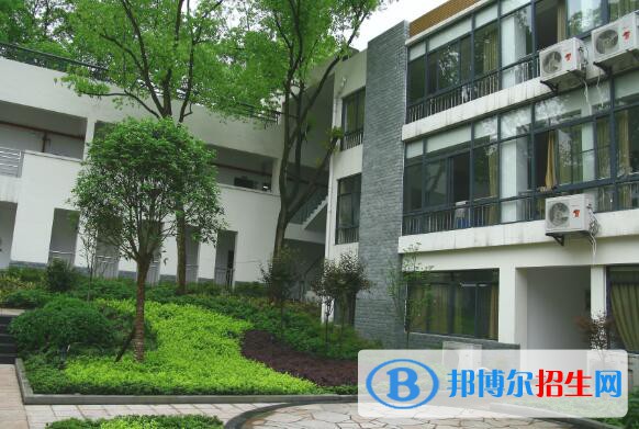 重慶青年職業(yè)技術學院2020年招生辦聯(lián)系電話