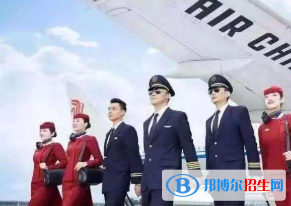 湖北2020年初中生考什么航空服務(wù)學(xué)校