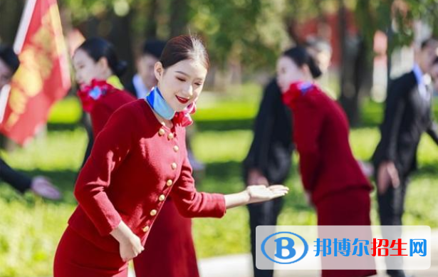 湖北2020年女生讀航空服務(wù)學(xué)校學(xué)什么好