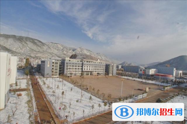 麗江師范高等?？茖W校五年制大專學校地址在哪里