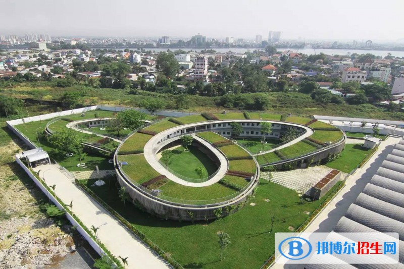 北京房地產職工中等專業(yè)學校2021年招生辦聯(lián)系電話