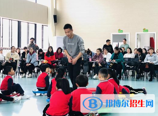 貴州2021年男生可以讀幼師學(xué)校嗎