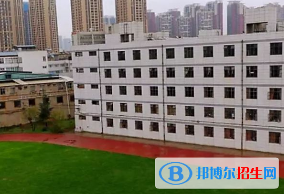四川省藏文學(xué)校2022年學(xué)費、收費多少