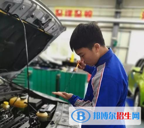 迪慶州民族中等專業(yè)學校2022年招生辦聯(lián)系電話
