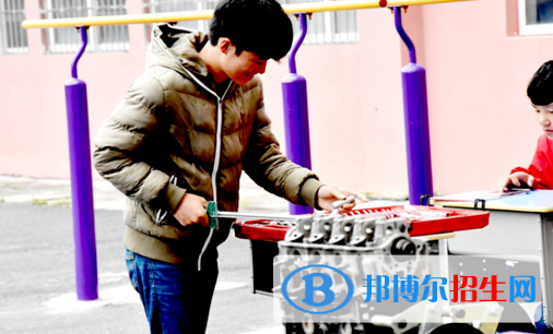 都勻中等職業(yè)技術(shù)學(xué)校2022年招生辦聯(lián)系電話