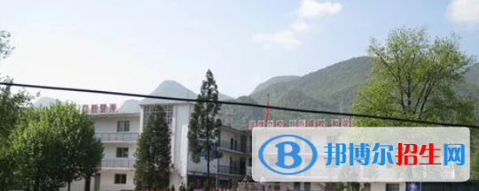 六盤水市鐘山區(qū)職業(yè)技術(shù)學校2022年地址在哪里