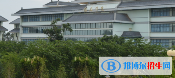 昆明衛(wèi)生職業(yè)學(xué)院2022年是幾專