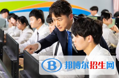 四川2023年初中生學計算機學校怎樣