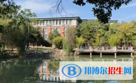 武漢城市學院是不是雙一流大學嗎？