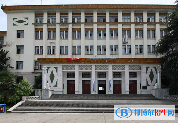 南華大學(xué)船山學(xué)院是不是985大學(xué)？