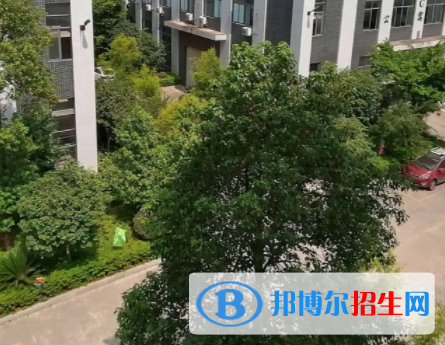 成都光華技工學校地址在哪里，哪個地區(qū)，哪個城市?