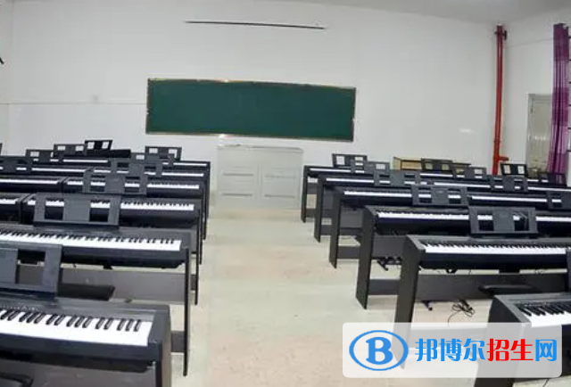 高考優(yōu)秀作文:以腳印為話(huà)題（3篇）