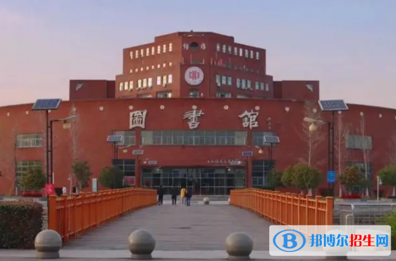 江西師范大學(xué)和福建江夏學(xué)院哪個好？