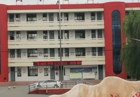 南陽第四中等職業(yè)學(xué)校地址在哪里，哪個(gè)地區(qū)，哪個(gè)城市?